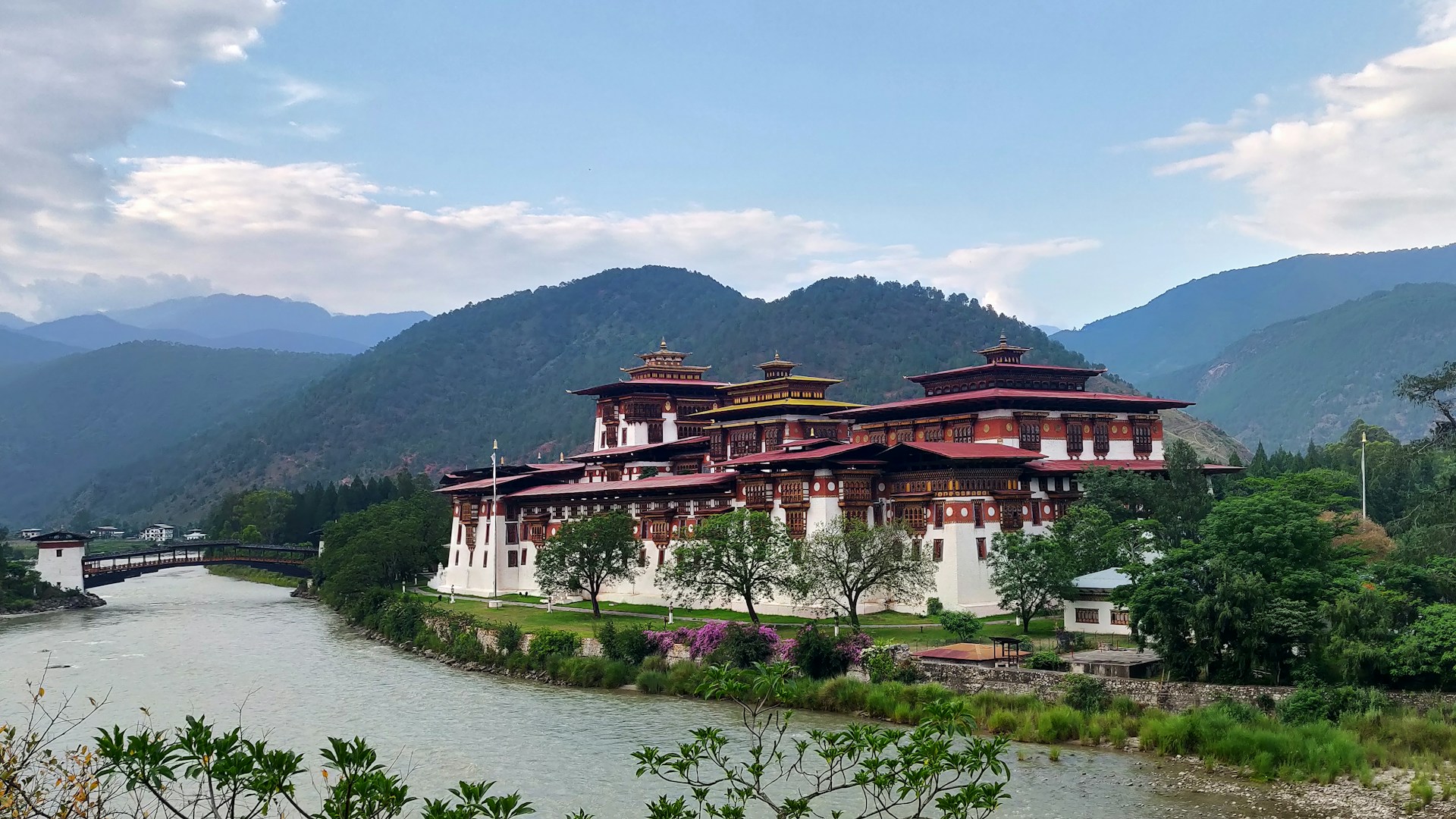 paro popular destination in bhutan